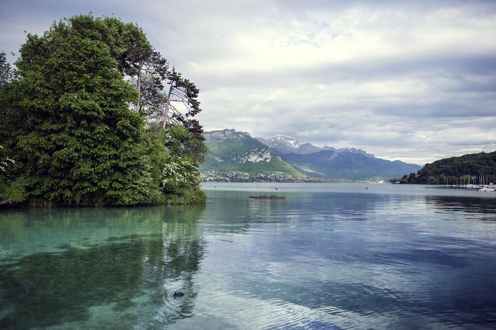 Greet Hotel Annecy Cran-Gevrier Екстериор снимка